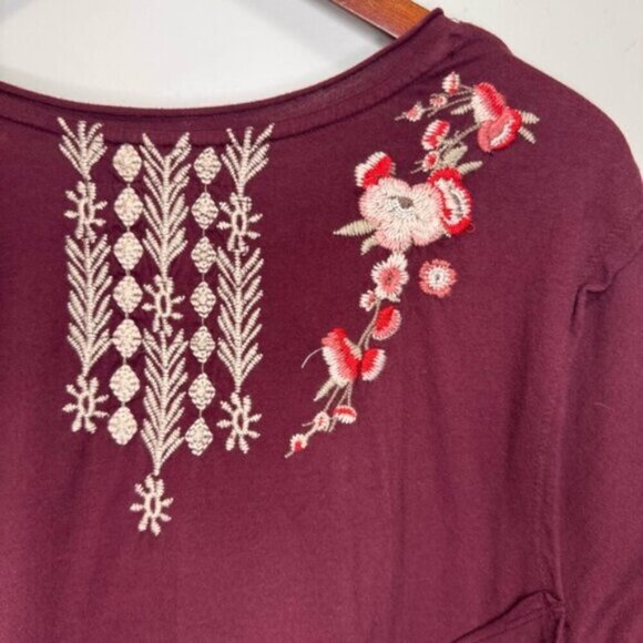 Johnny Was JW Los Angeles Embroidered Vneck Shark Bite Hem Tunic Top - Picture 9 of 12